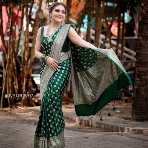 Image of Women's Kanjivaram Soft Silk BanarasiSaree With Blouse Piece