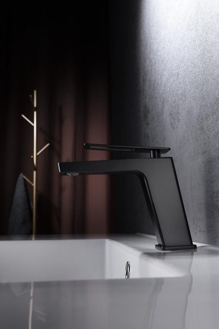 IMEX Grifo Monomando Lavabo - SERIE SUECIA Grifo de Latón Acabado en Negro Mate con Cartucho Cerámico de Ø26 mm TOP y Flexos de 3/8", Diseño Moderno y Funcional.