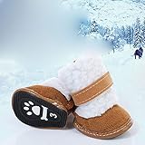 Las botas para perros tienen una suela resistente y telas de alta calidad que luego se cosen juntas para asegurar que estén listas para su aventura.