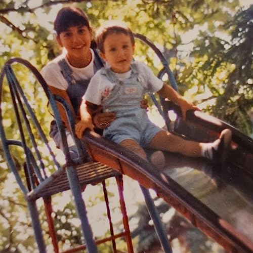 Andrea e il suo rapporto a distanza con la cugina Marta, i ricordi di un'estate in Toscana copertina