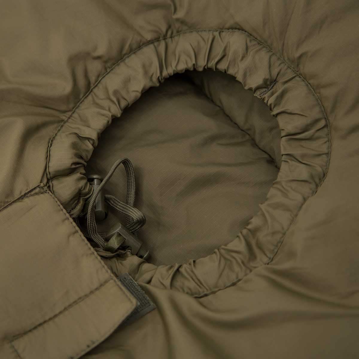 Carinthia Defence 1 Top Sac de Couchage Momie Militaire Tactique pour Camping, Randonnée, Festivals et en Extérieur Professionnel, pour 3 Saisons