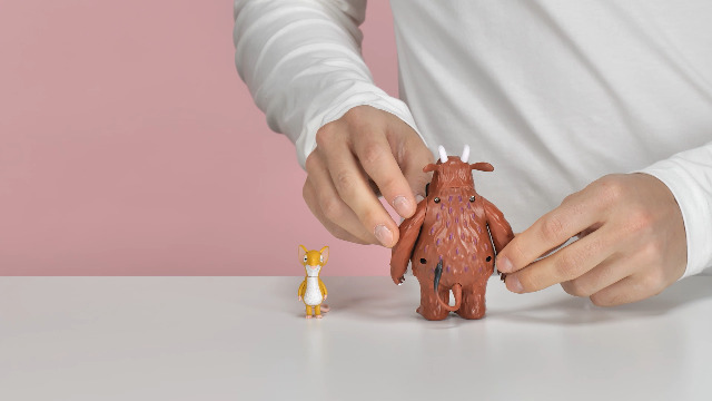 WOW! STUFF Action Figure Strega Con Scopa E Calderone Da 'Room On The Broom', Giocattolo Ufficiale Per Bambini Da Collezione