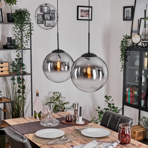Suspension rétro noire et verre fumé idéale au-dessus de la table de cuisine