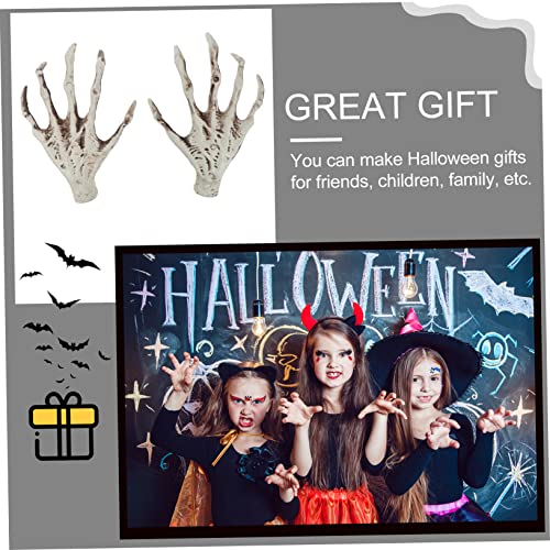 Manos de bruja falsas para decorar tu casa embrujada este Halloween 3