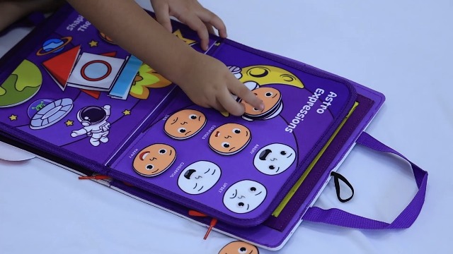 Play Along! 知育ボードブックセット Amazon.com: Busy Board for Toddlers 2–4 | Montessori Busy Book for