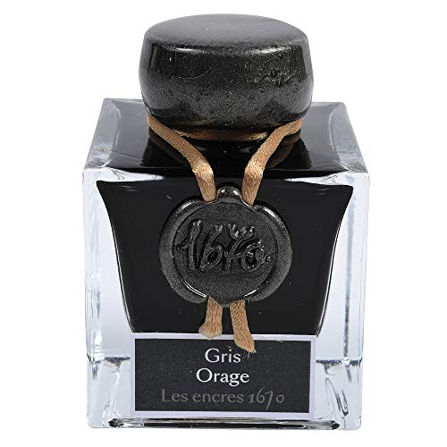 GRIGIO TEMPESTA & GLITTER: Di colore cupo, l'inchiostro Grigio tempesta è attraversato da glitter dorati che danno profondità e rilievo. Quest'inchiostro ricorda le tempeste i glitter le schiarite del cielo