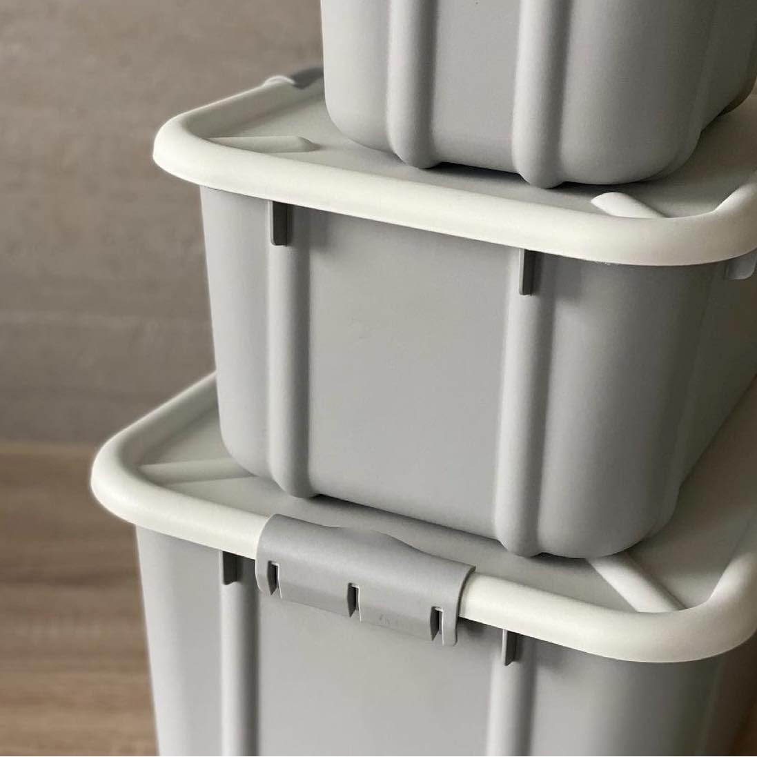 BranQ Home essential, Grande scatola portaoggetti da 60 litri, resistente, con coperchio bloccato a clip, in plastica senza BPA, impilabile, ideale per garage e casa, 58,8 x 39,3 x 37 cm (lunghezza x