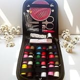 Kit de costura com estojo preto, pequeno portátil, contém suprimentos de costura e acessórios, presentes de Natal para mãe, iniciante, viajante, emergência, fita métrica macia, linha, tesoura, agulha
