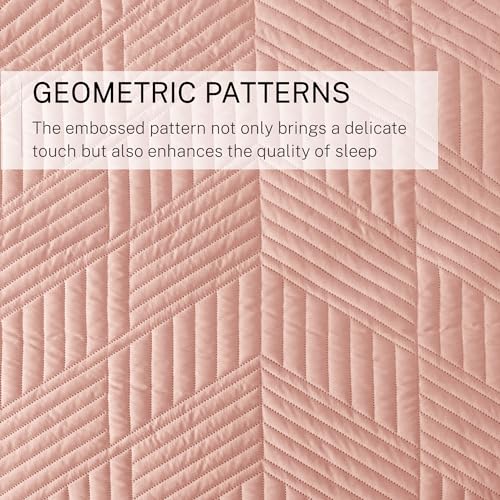 Exclusivo Mezcla California King Quilt Bedding Set, Lightweight Blush Pink Oversized King Bedspreads Soft Modern Geometric Coverlet Set for All Seasons (1 Quilt and 2 Pillow Shams)