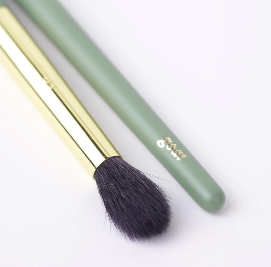 207D ROUND POINTED NATURAL GOAT HAIR BLENDING BRUSH- EYESHADOW MAKEUP BRUSH- BLENDING MAKEUP BRUSH