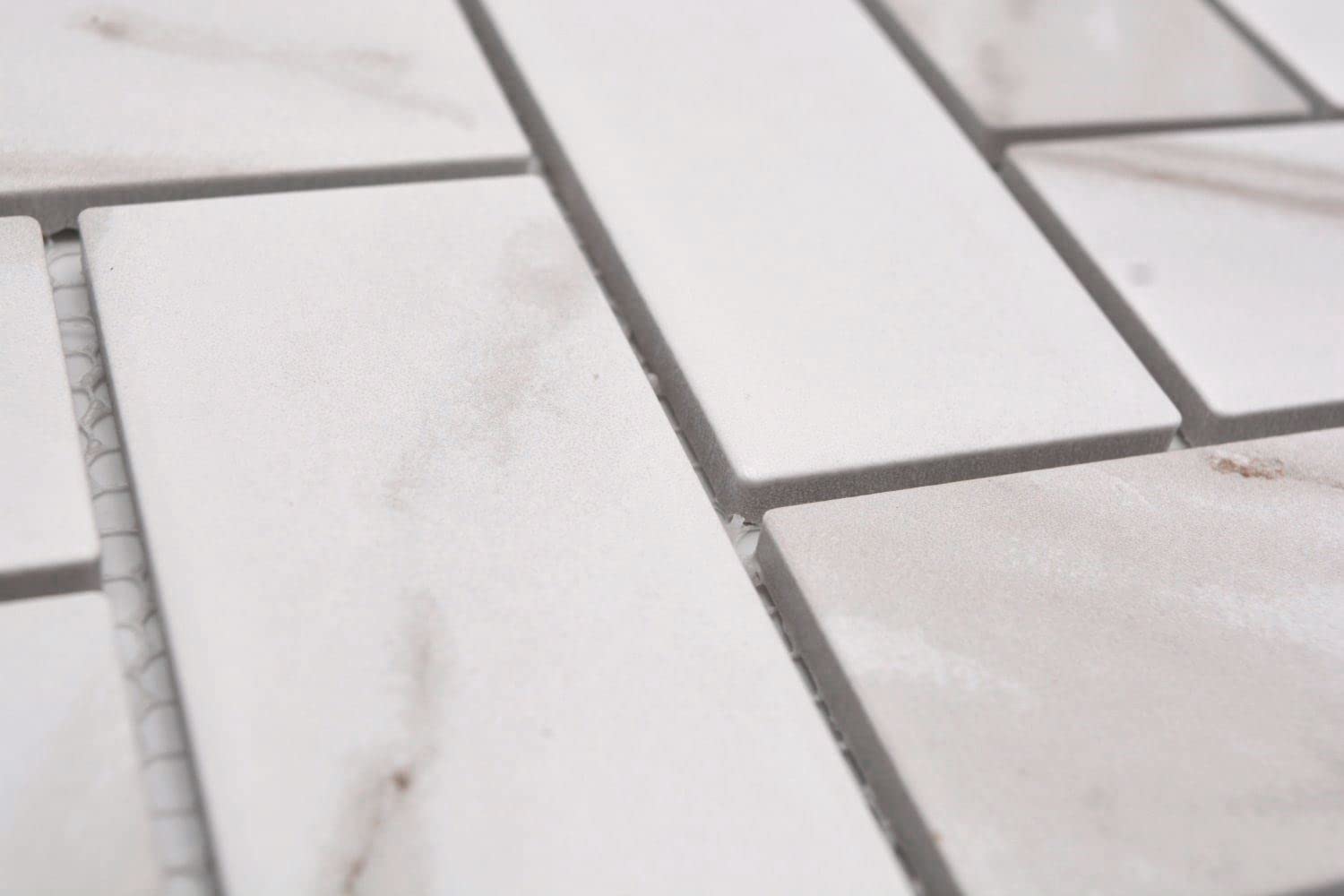 Azulejo de mosaico de cerámica Calacatta en espiga, color blanco, marrón grisáceo, mate, pared de ducha, 10 alfombrillas de mosaico