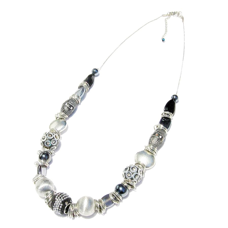 Collier Mars argenté avec perles variées et strass brillants ras de cou femme