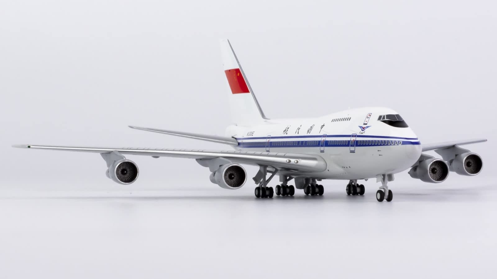Amazon.com: 07019 Boeing 747SP CAAC N1301E Scale 1/400 : Arts