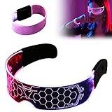 【Aktualisierung LED Technologie Brille】Das Design der zukünftigen Tech LED Brille ist von Science-Fiction-Filmen inspiriert, die Brille ist mit Bienenwabe technischen Mustern graviert, die cool aussehen, wenn sie in einer dunklen Umgebung beleuchtet werden! Voller Technik! Beeindruckend auf einer Party. Die Abmessungen betragen ca. 150 x 120 x 43 mm. Gewicht 65 g. Die Universalgröße passt zu den meisten Gesichtsformen.