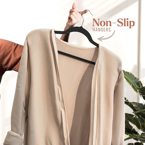 Black-Velvet-Hangers-20-Pack-Clothes-Hangers-Non-Slip-Felt-Hangers-Durable-Coat-Hanger-Slim-Design-for-Space-Saving-Hangers-Pants-Suits-Or-Sweater-Hangers-Ganchos-para-Colgar-Ropa-Hangars