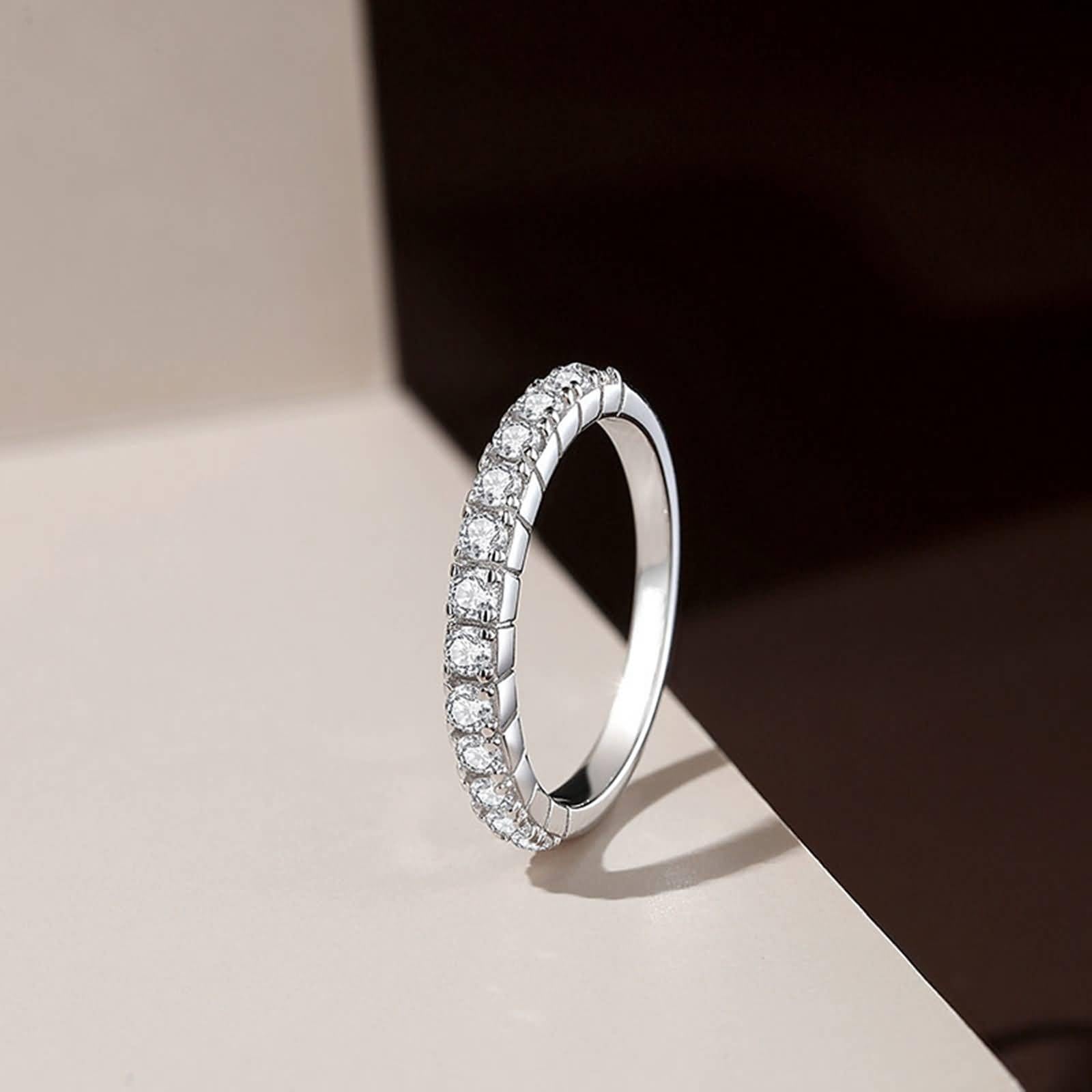 Anillos de promesa simples para mujer, anillo apilable con moissanita redonda de 2 mm, plata, oro blanco y platino