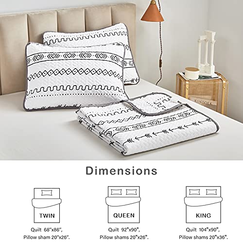 Flysheep White Boho Quilt Set King Size, 3 Pcs Black And White Geometric Arrow Striped Bedspread, Soft Brushed Microfiber Coverlet For All Season - 1 Quilt And 2 Pillow Shams #TOP3