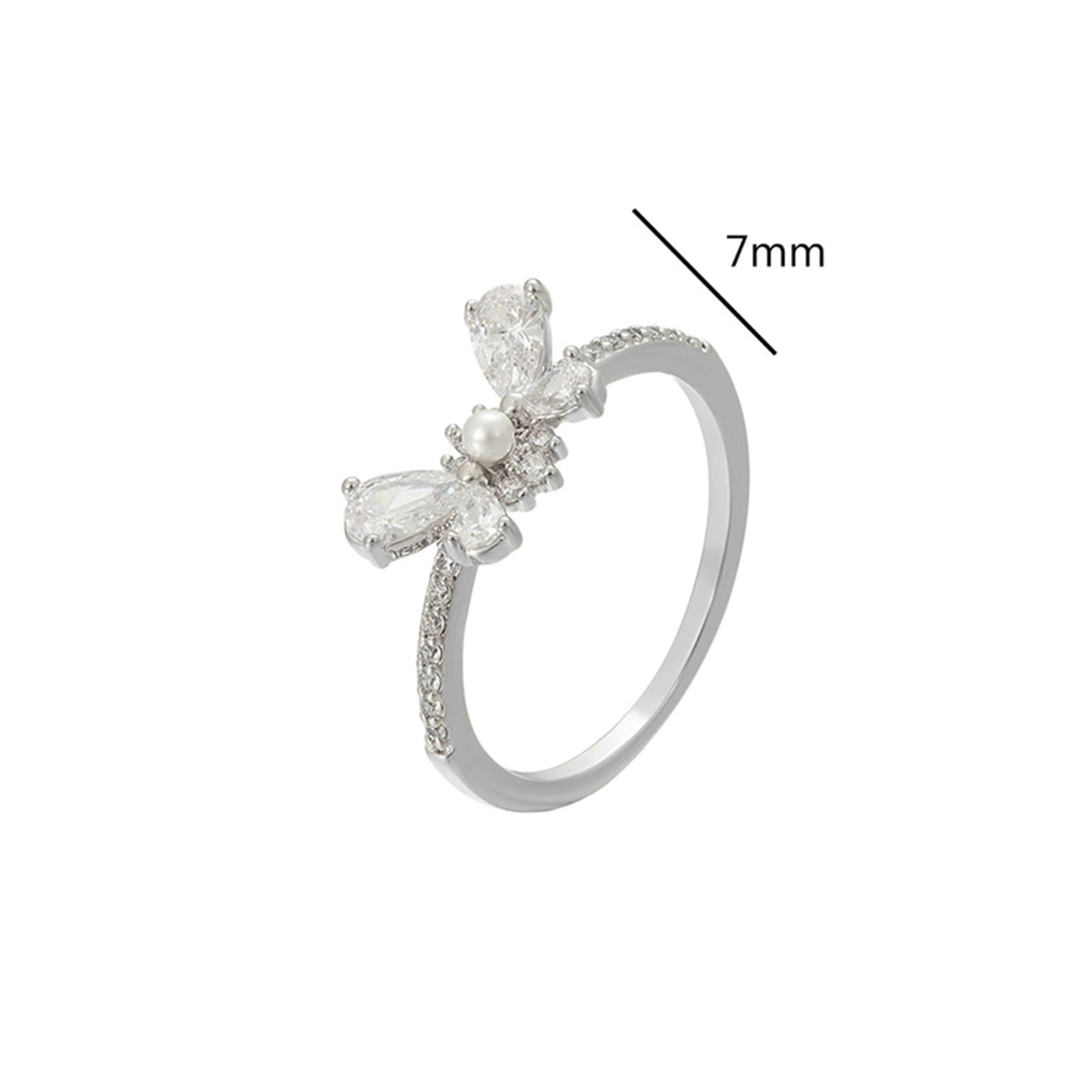 Anillo de compromiso de oro blanco de 18 quilates con gota de moissanita y forma de mariposa