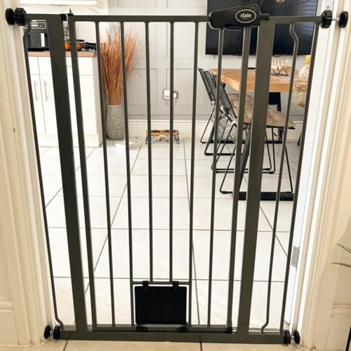 Bettacare Haustiergitter mit Verriegelbarer Katzenklappe, 68.5cm - 75cm, Schiefergrau, 104cm in der Höhe, Extra Hohes Haustier Sicherheitsgitter mit Katzenklappe, Einfache Installation