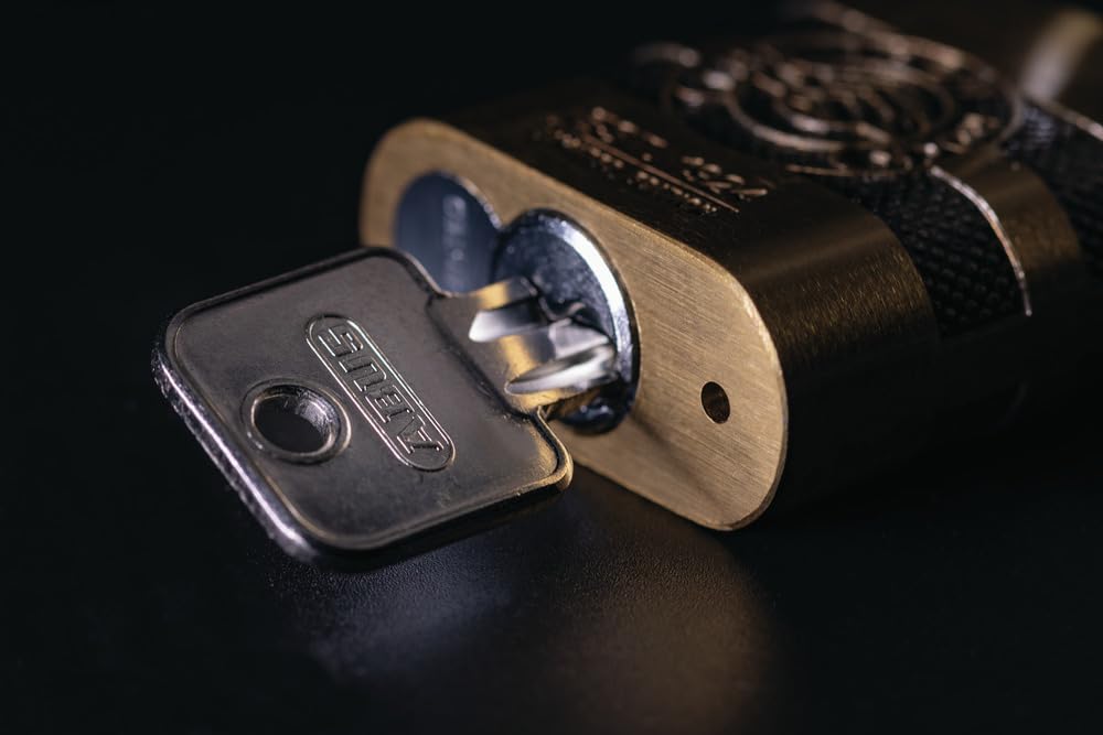 ABUS IRON ROCK 83/45 - Candado de latón con 5 llaves contra grillete de acero endurecido, nano protect, resistente a la intemperie, nivel 8