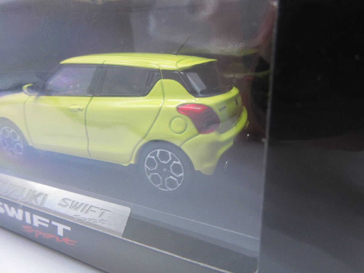 セール‼︎ スイフトスポーツ 1/43 ダイキャストミニカー&DVD&ステッカー 非売品 スイフトスポーツ 1/43 ダイキャストミニカー&DVD&
