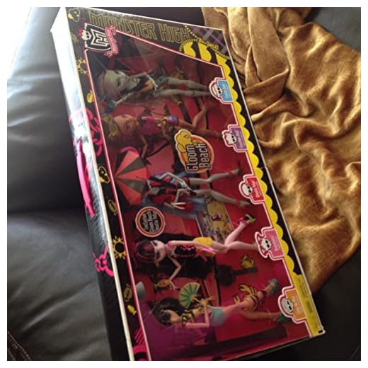 Monster High Gloom Beach Doll 5Pack Cleo de Nile, Draculaura, Clawdeen Wolf, Frankie Stein Exclusive Ghoulia Yelps