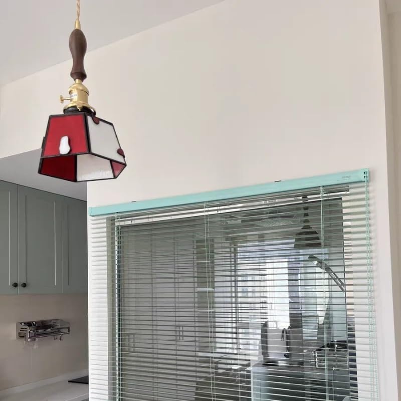 Lustre en verre rouge fait main pour une lumière de salon douce et intimiste