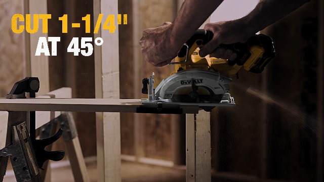 Sierra Circular Sin Escobillas DeWalt XR 12V - 140mm, Con 2 Baterías Li-Ion De 5Ah Y Cargador