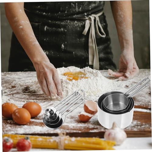 Ustensiles de mesure précise avec tasses et cuillères doseuses pour cuisine