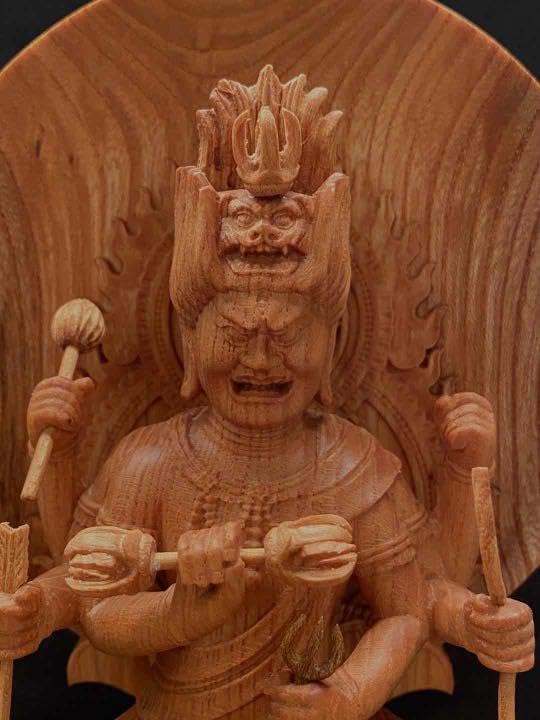 井波彫刻　総ケヤキ材　仏教工芸品　木彫仏教　仏師で仕上げ品 　愛染明王座像 Amazon.co.jp: 井波彫刻 総けやき材 仏教工芸品 木彫仏教 仏師で