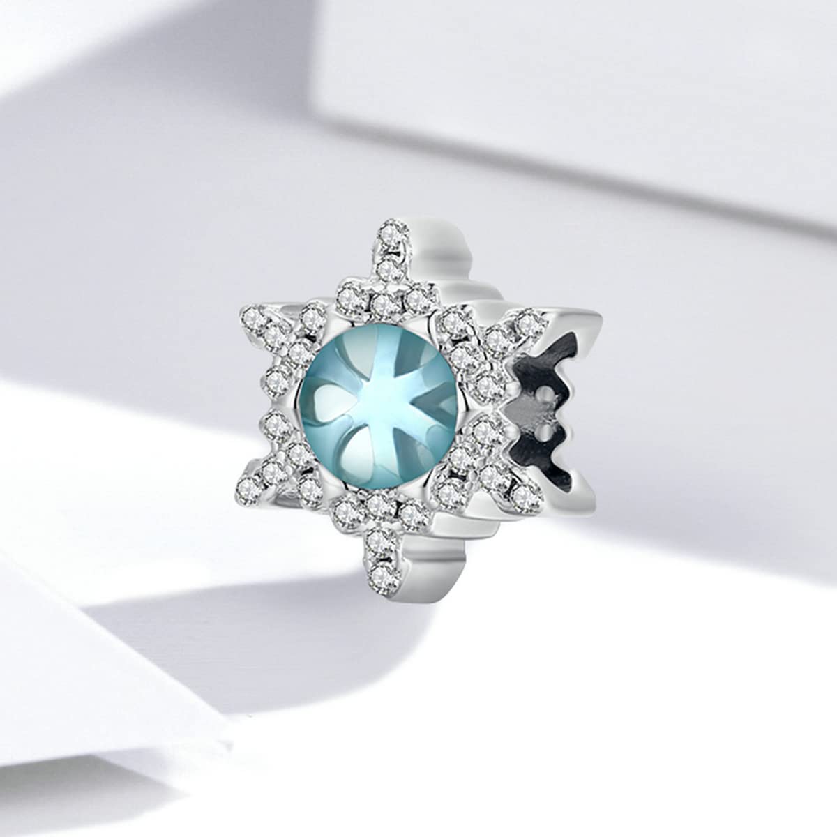 Bracciale da Donna con ciondoli a Forma di Fiocco di Neve in Pietra di Luna in Argento Sterling 925 con Perline a Cuore