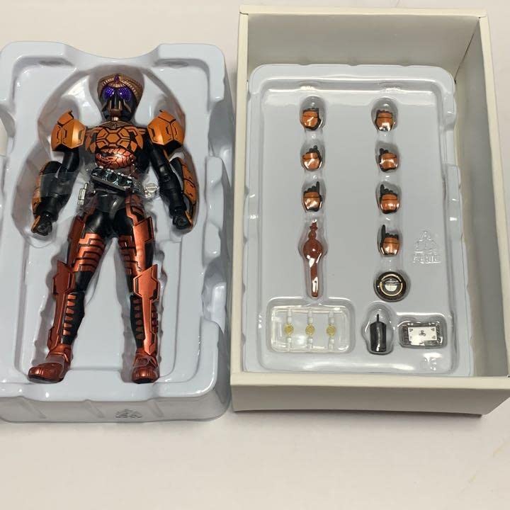 Amazon.co.jp: S.H.Figuarts（真骨彫製法） 仮面ライダーオーズ 