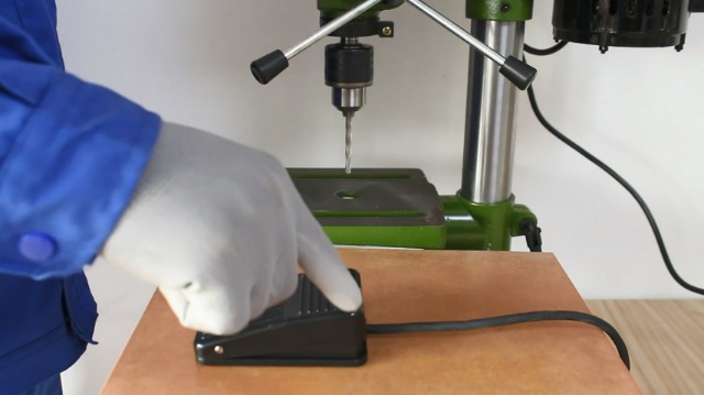 Interruttore A Pedale Elettrico 10A 250V - Controllo Momentaneo Con Cavo 2m, Nero - Foto 2