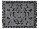 Photo Gallery beliani coperta di cotone con motivo a ciuffi e nappe in stile boho per letto 220 x 240 cm grigio Photo Gallery beliani coperta di cotone con motivo a ciuffi e nappe in stile boho per letto 220 x 240 cm grigio