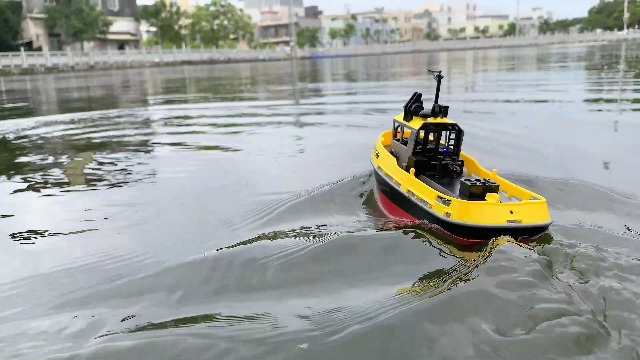 TECHKIDZ - Barca Telecomandata 2.4ghz 25km /h - Modello Speedboat, Nero / Rosso TECHKIDZ - Barca Telecomandata 2.4ghz 25km /h - Modello Speedboat, Nero / Rosso