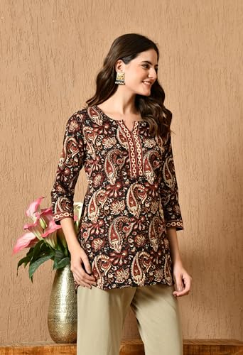 Image of Amazon Brand - Tavasya Women Floral Printed Short Kurti | Round Neck with Slit Stylish Kurta | 3 /4th Sleeve Modern Top | Regular Fit