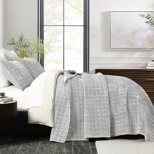 Image of Grassix Velvet Quilt Set Queen Size, Luxury Geometric Design, Frost Gray | Lightweight Velvet Comforter with 2 Pillow Shams, Ultra Soft Bedspread Coverlet, Quilted Bedding Set for All Seasons, 90 inchx96 inch