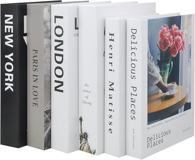 📚【Realizzazione di alta qualità】: i libri decorativi sono realizzati con carta di alta qualità e copertine in cartone spesso, stampe chiare che sembrano molto reali. I bellissimi libri finti non hanno pagine di carta e non possono essere aperti né smontati!