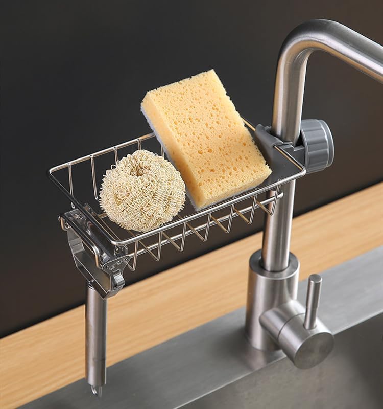 Kyrotech Mutfak Organizeri Tek Kat Demir Raf, Musluğa Klipsli Paslanmaz Çelik Evye Düzenleyici, Delmesiz Kurulum, Açık Drenajlı Süngerlik, Askılı Lavabo İçi Raf, Paslanmaz ve Dayanıklı Evye Organizeri