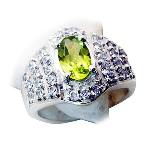 Bague en argent et péridot ovale qui ne ternit pas au doigt