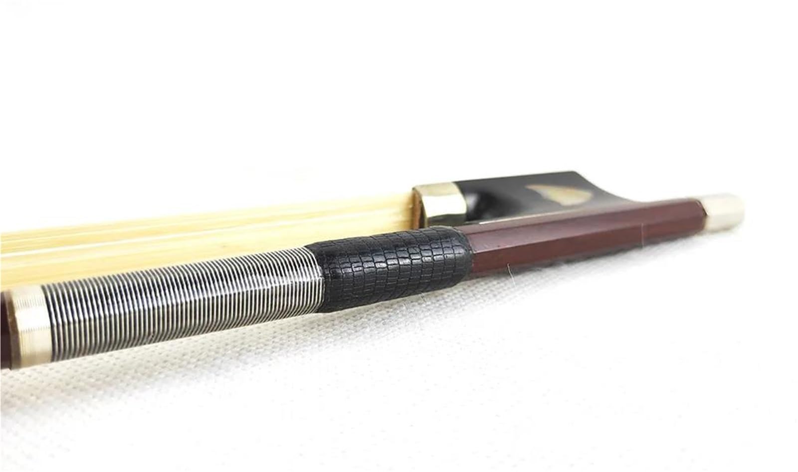 Geigenbogen zum Spielen Brasilianischer Geigenbogen aus rotem Holz in 4/4-Größe mit schnellem Ansprechverhalten des Ebenholzbogens