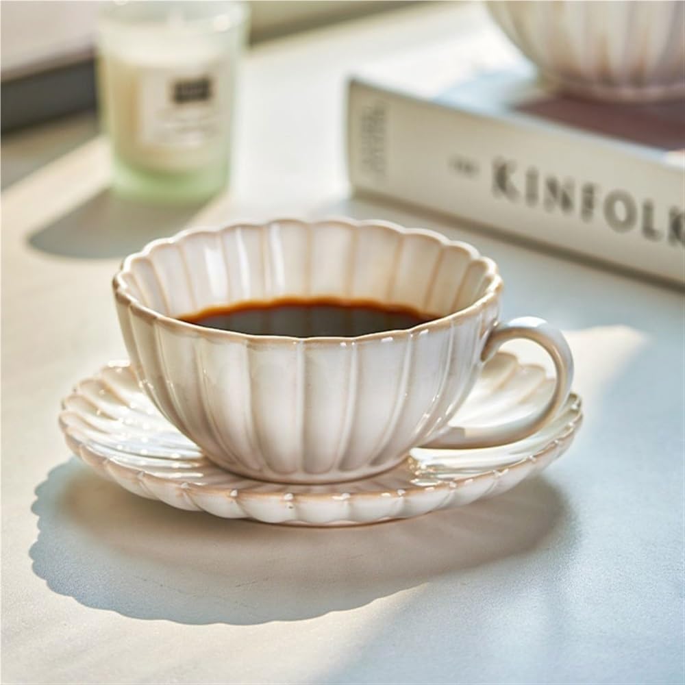 Ceramiczny kubek do herbaty ze spodkami i łyżką, 2 zestawy filiżanek do kawy 8,8 uncji, kubki na mleko do zaopatrzenia na stół urodzinowy ślub