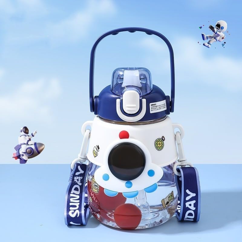 DELURA Wasserbecher for den Außenbereich, niedliche kreative tragbare Wasserkocher-Becher mit abnehmbarem Riemen, lustige Cartoon-Wasserkocher-Wasserflasche im Astronauten-Stil/462 (Color : White) Kosmetik