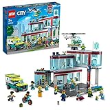 Este set de hospital LEGO incluye un hospital de juguete de 2 plantas con varias salas, una ambulancia, un helicóptero de rescate y 12 mini figuras LEGO