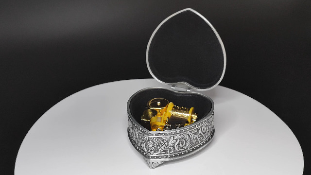 Amazon.co.jp: オルゴール 18弁エンボス合金の金属music box