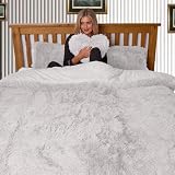 Máxima comodidad y lujo: juego de ropa de cama Hug & Sung cómodo con nuestras lujosas mantas de forro polar. Hecho para una máxima comodidad, estos están diseñados para proporcionarte una experiencia de sueño cálida y acogedora