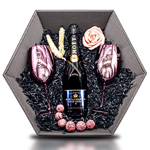 Moët & Chandon Nectar Impérial Champagner Geschenkset 12% 0,75l inkl. 2 Moet Champagne Gläser Pink & künstlerischer Dekoration Cover