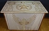 Altar Ceremonial Magischen Version Altar Ceremonial Magie ist ein klassisches Zauber Altar, die ein fester Bestandteil in jeder magischen Arbeit. Kein Ritual oder magische Wirkung, die den Altar getragen hätte, die Fütterung und die Kontrolle über die Aktion bietet durchgeführt. Altar der zeremoniellen Zeichen Magie verstärkt, die magische Energie anziehen wird.