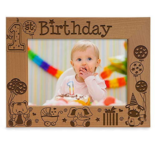Kate Posh - Marco de fotos con texto en inglés 'My First Birthday' (1er cumpleaños) - Marco de fotos de madera natural grabado - Regalos de primer cumpleaños, primer cumpleaños para niño, primer
