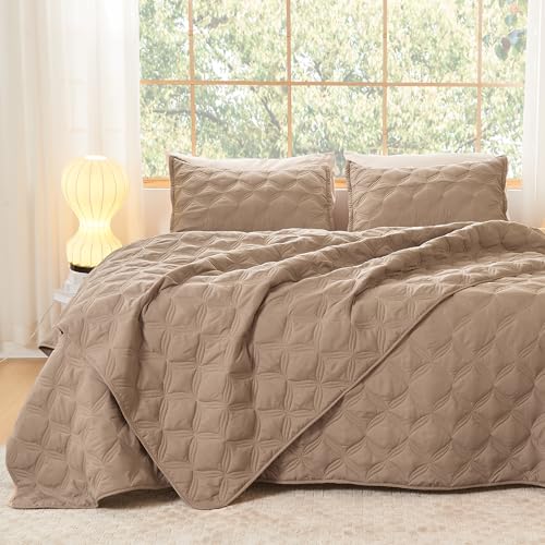 Image of Litanika King Size Quilt Bedding Set, Taupe Summer Lightweight Soft Comforter Bedspreads & Coverlets, Boho Farmhouse Bedding Cover Bed Decor All Season, 3 Pieces (1 Quilt, 2 Pillowcases)